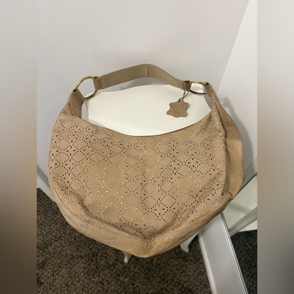 Chic Tan Hobo Bag with Gold Accents - Picture 5 of 8
